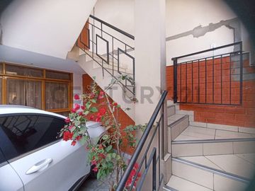 SE VENDE AMPLIO DEPARTAMENTO EN SAN MARTIN DE PORRES