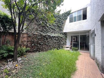Casa en venta en condominio parte baja Av. Toluca