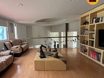 #Venta Casa 500m2  y 1,175 terreno en Balvanera Polo y Country Club
