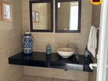 #Venta Casa 500m2  y 1,175 terreno en Balvanera Polo y Country Club