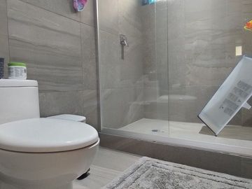 OPORTUNIDAD!! VENTA DE DEPARTAMENTO EN BOSQUES DE LAS LOMAS (V)