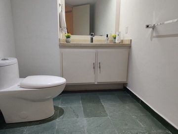 OPORTUNIDAD!! VENTA DE DEPARTAMENTO EN BOSQUES DE LAS LOMAS (V)