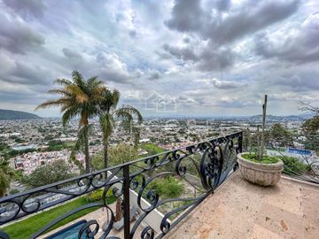 CASA EN VENTA EN BUGAMBILIAS, ZAPOPAN