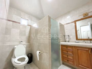CASA EN VENTA EN BUGAMBILIAS, ZAPOPAN