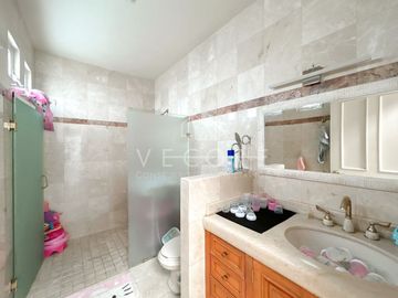 CASA EN VENTA EN BUGAMBILIAS, ZAPOPAN