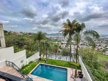 CASA EN VENTA EN BUGAMBILIAS, ZAPOPAN