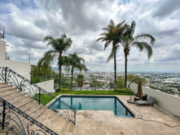 CASA EN VENTA EN BUGAMBILIAS, ZAPOPAN