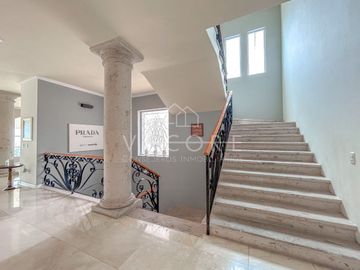 CASA EN VENTA EN BUGAMBILIAS, ZAPOPAN