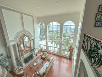 CASA EN VENTA EN BUGAMBILIAS, ZAPOPAN