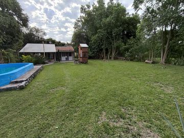 Quinta Amueblada con Piscina y amplio lote en Villa Urquiza