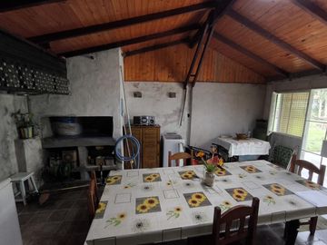 Quinta Amueblada con Piscina y amplio lote en Villa Urquiza