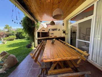Increible casa en Venta, gran lote central El Recodo, Pilar 5 AMBIENTES