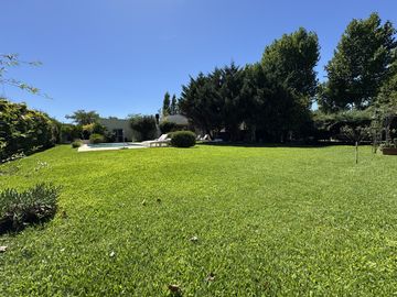 Increible casa en Venta, gran lote central El Recodo, Pilar 5 AMBIENTES