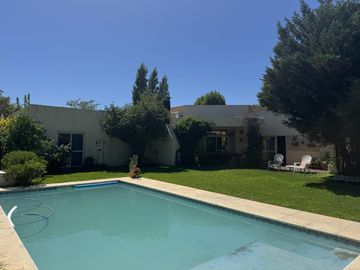 Increible casa en Venta, gran lote central El Recodo, Pilar 5 AMBIENTES