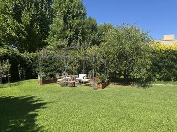 Increible casa en Venta, gran lote central El Recodo, Pilar 5 AMBIENTES
