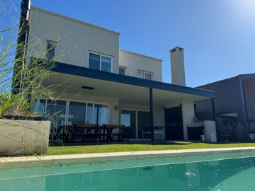 Venta Casa 5 Amb con Piscina en Vila Marina II Villanueva Tigre LS