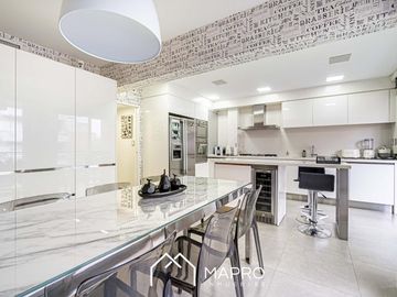 Increible piso de categoria con dos cocheras y amenities en Caballito