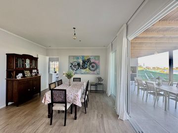 Casa en Venta en Barrio Santa Ana a la laguna