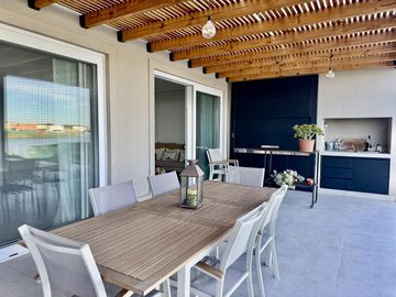Casa en Venta en Barrio Santa Ana a la laguna
