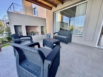 Casa en Venta en Barrio Santa Ana a la laguna