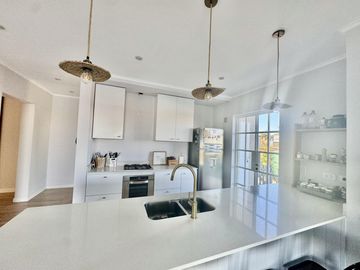 Casa en Venta en Barrio Santa Ana a la laguna