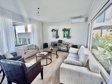 Casa en Venta en Barrio Santa Ana a la laguna