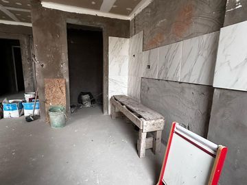 Venta Tres Ambientes 110M2, Cochera y Baulera, Lanús.
