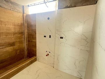 Venta Tres Ambientes 110M2, Cochera y Baulera, Lanús.