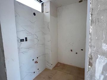 Venta Tres Ambientes 110M2, Cochera y Baulera, Lanús.