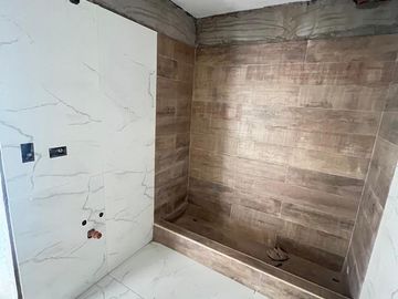 Venta Tres Ambientes 110M2, Cochera y Baulera, Lanús.
