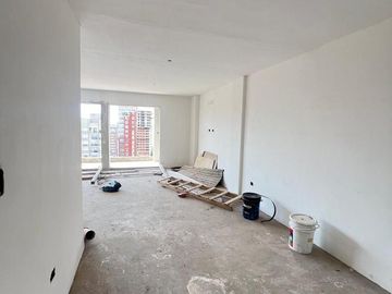 Venta Tres Ambientes 110M2, Cochera y Baulera, Lanús.