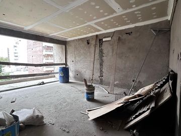 Venta Tres Ambientes 110M2, Cochera y Baulera, Lanús.