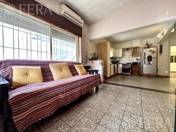 Venta de casa para dos familias con cochera en Wilde