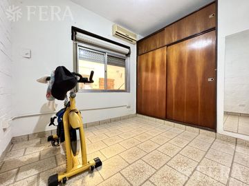 Venta de casa para dos familias con cochera en Wilde