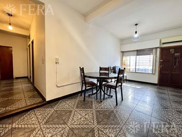 Venta de casa para dos familias con cochera en Wilde