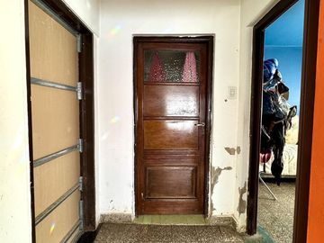 Venta de casa para dos familias con cochera en Wilde