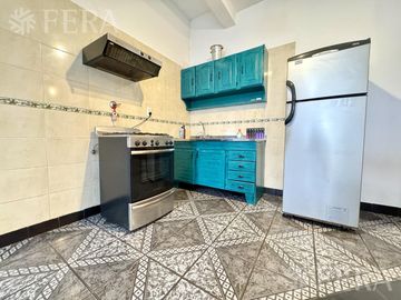 Venta de casa para dos familias con cochera en Wilde