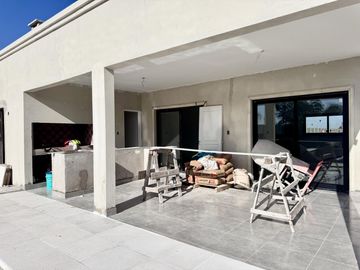 Casa en  venta barrio Lagos de Canning