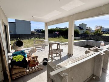 Casa en  venta barrio Lagos de Canning