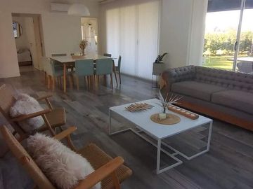 Importante casa en venta, Barrio Cerrado, Escobar