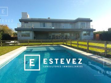 Importante casa en venta, Barrio Cerrado, Escobar