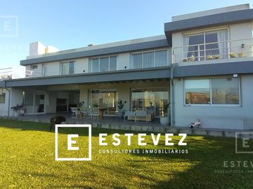 Importante casa en venta, Barrio Cerrado, Escobar
