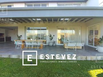 Importante casa en venta, Barrio Cerrado, Escobar