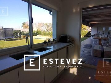 Importante casa en venta, Barrio Cerrado, Escobar