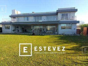 Importante casa en venta, Barrio Cerrado, Escobar