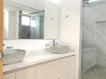 Casa en Venta en Llanogrande 4 alcobas, lujosa y en conjunto cerrado