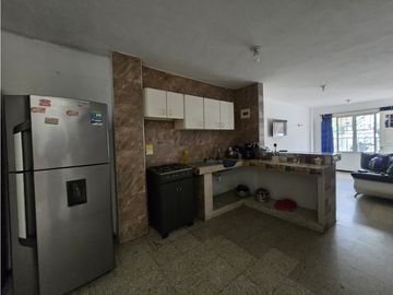CASA EN VENTA BARRIO FLORALIA - PEATONAL