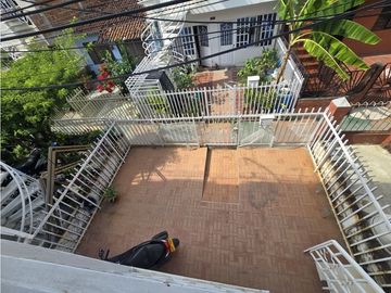 CASA EN VENTA BARRIO FLORALIA - PEATONAL