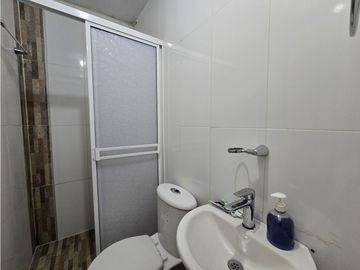 CASA EN VENTA BARRIO FLORALIA - PEATONAL