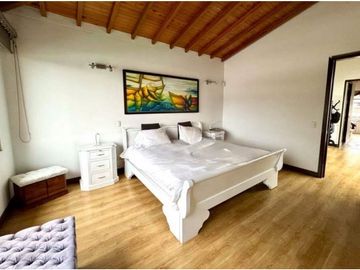 VENDO CASA ENVIGADO LAS CALLEJAS